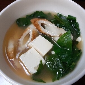 豆腐と竹輪つるむらさきの味噌汁